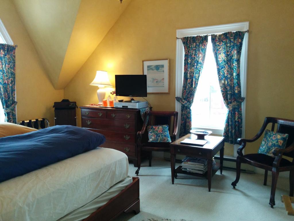 Fairmont House Bed & Breakfast Mahone Bay Exterior photo